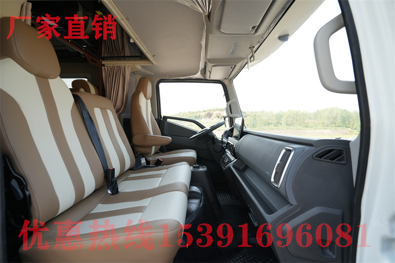 大通加長(zhǎng)軸b型房車 國(guó)產(chǎn)B型房車又出新布局!對(duì)六座設(shè)計(jì)有三張床,別說(shuō)空間小了