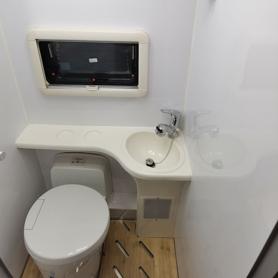 福特新全順小額頭C型房車2 福特新全順小額頭C型房車2