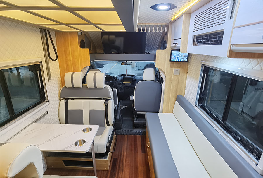 福特新全順小額頭C型房車3 福特新全順小額頭C型房車3