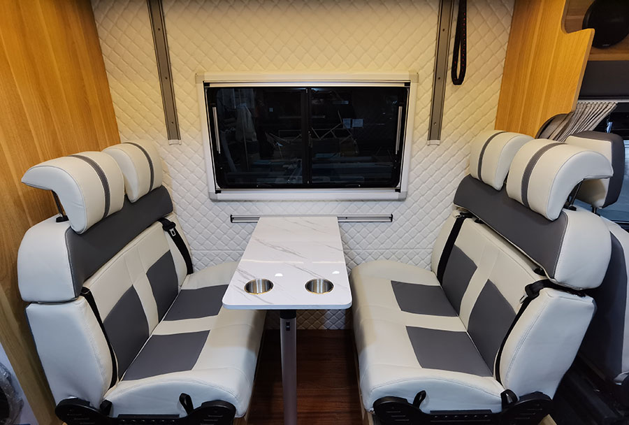 福特新全順小額頭C型房車4 福特新全順小額頭C型房車4