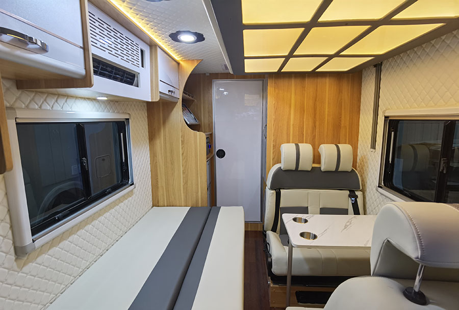 福特新全順小額頭C型房車5 福特新全順小額頭C型房車5